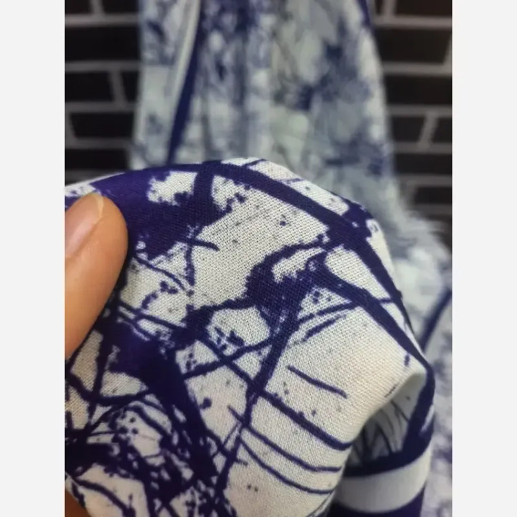 روسری نخ طرح ختن ابعاد 140 در 140 بانوان