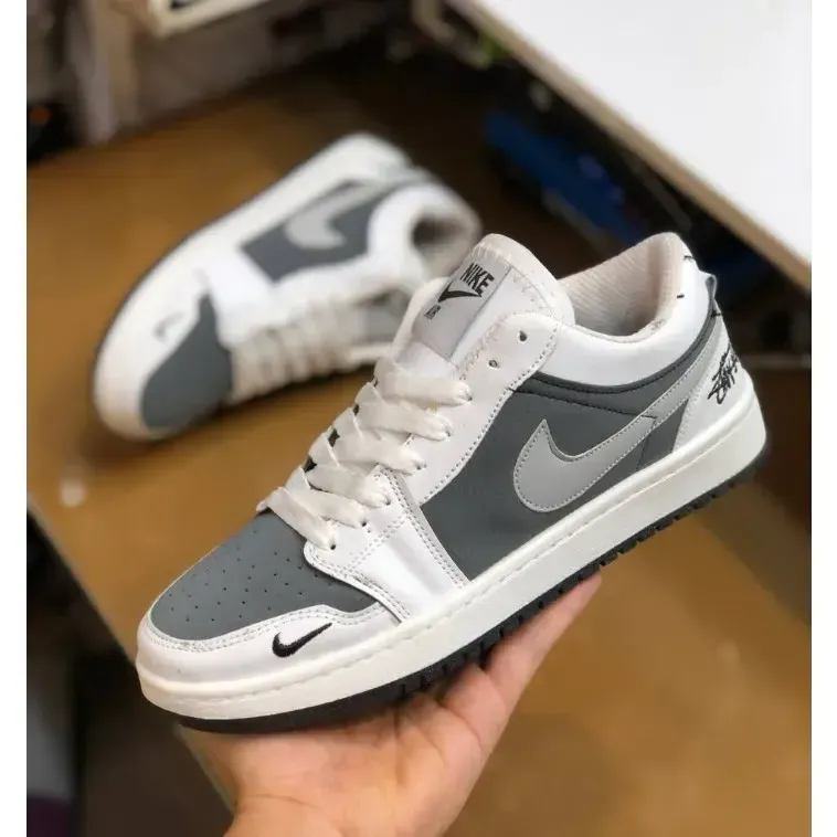 کفش نایک تراویس مردانه سفید طوسی چرم صنعتی دور دوخت کف دوخت اشتروبل
