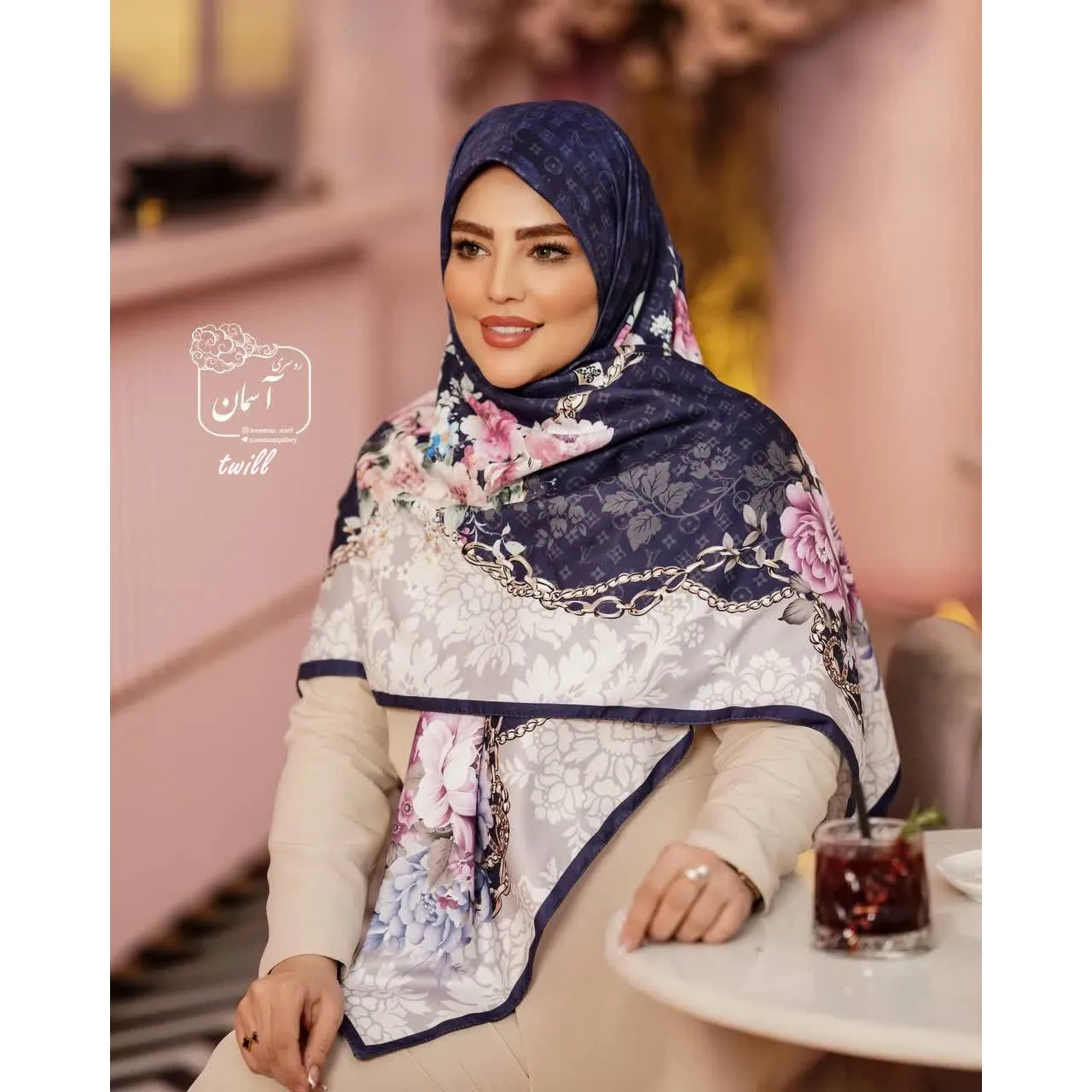 روسری مجلسی ساتن ابریشم طرح ساناز قواره 140 سانتیمتر دور دوخت